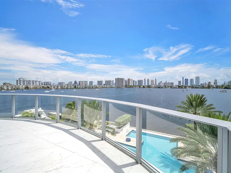 17111 Biscayne Blvd #411 — Photo 35