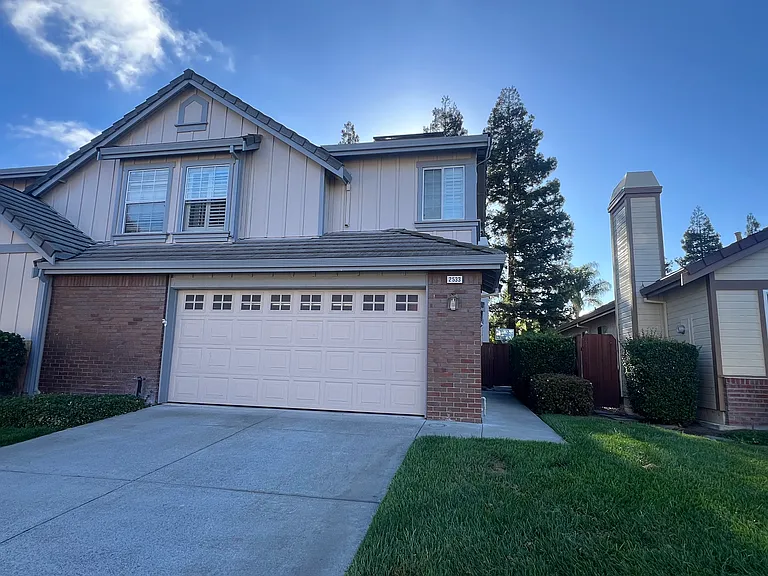 2533 Glen Isle Ave — Photo 1