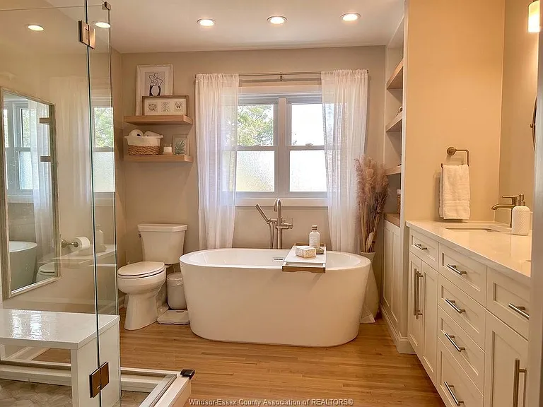 338 Barry Ave — Photo 10