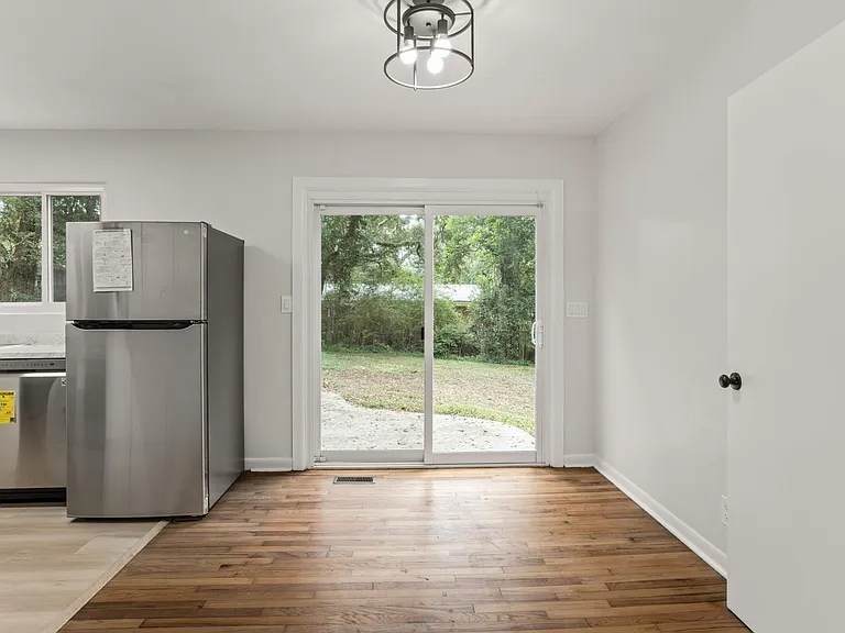 1325 Sharon Rd — Photo 6