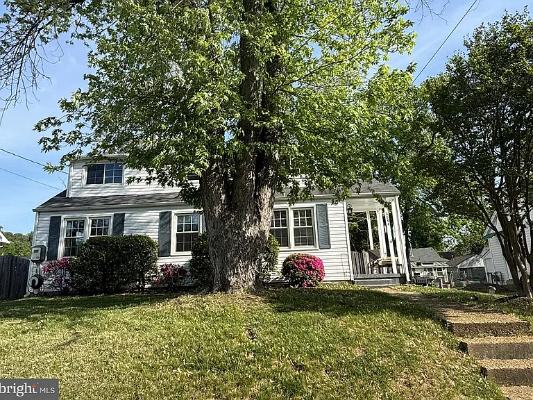 6844 Westmoreland Rd — Photo 1