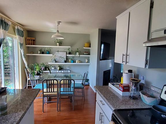 Kitchen & Dining