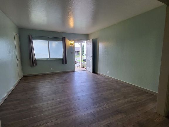 3rd image of 199 Graves Ave
