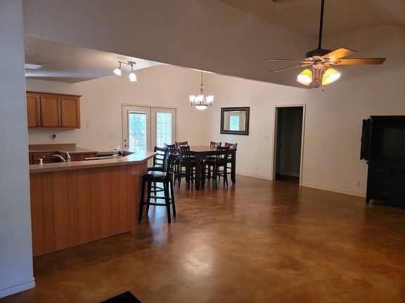5th image of 104 Broadmoor Dr