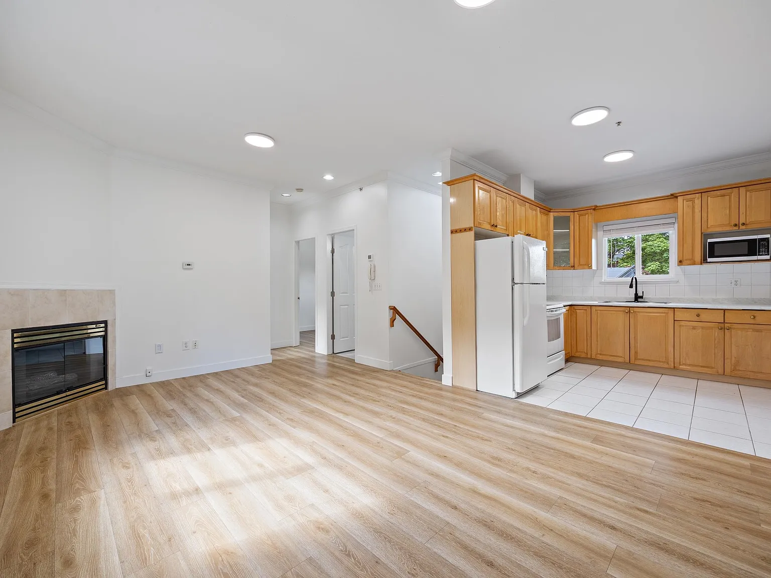 2 bed, 640 sqft, $2,500 — Photo 4