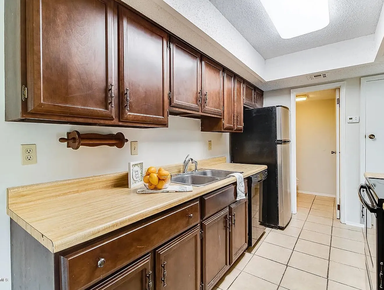 2 bed, 1.5 bath, 1150 sqft, $1,200 — Photo 2