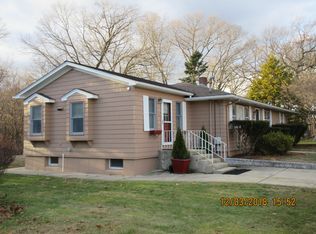 22 Beacon St, Johnston, RI 02919