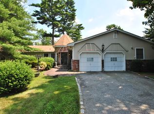 12 Bridle Path Dr, Old Westbury, NY 11568