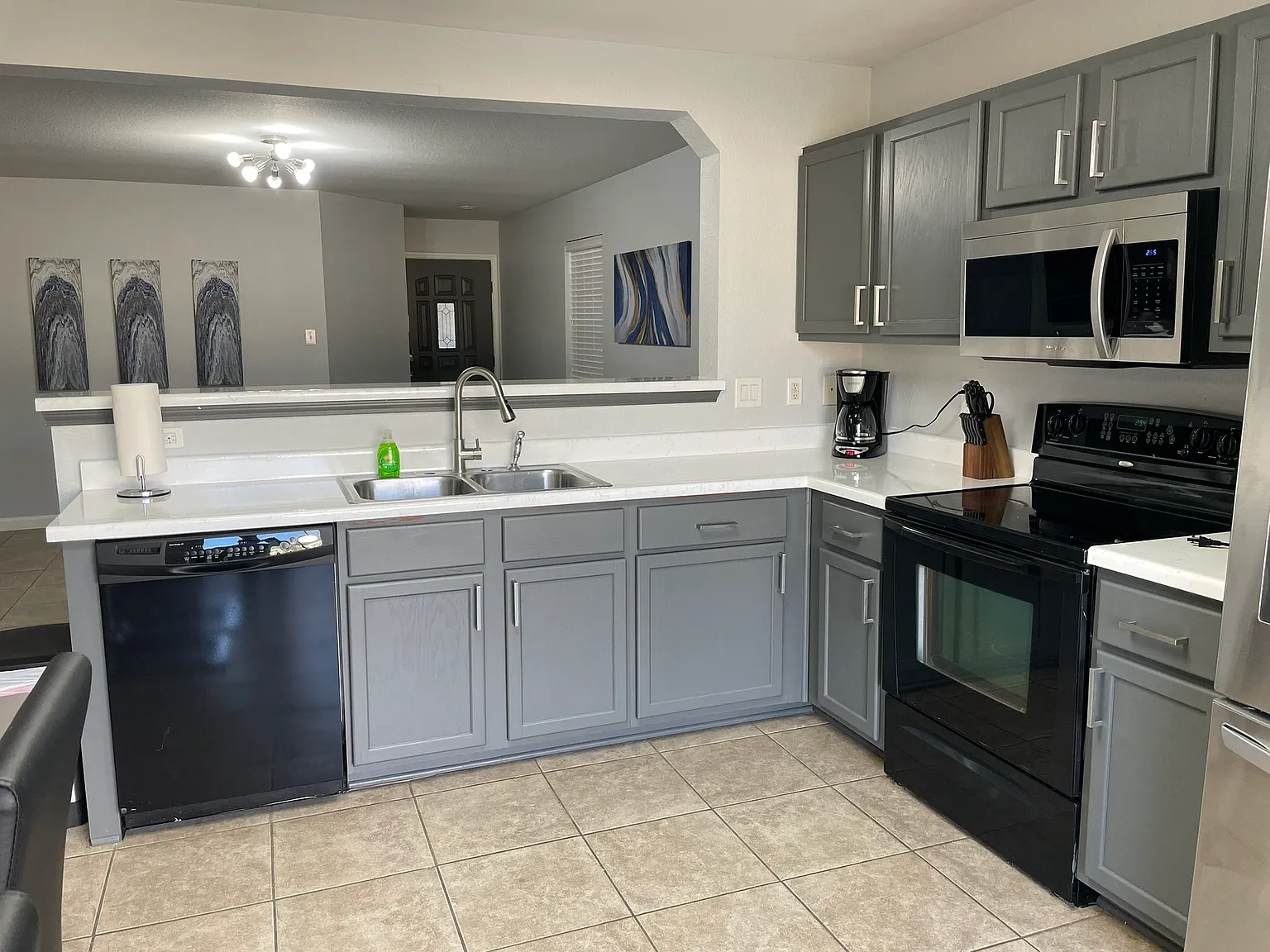 3 bed, 1196 sqft, $3,900 — Photo 3