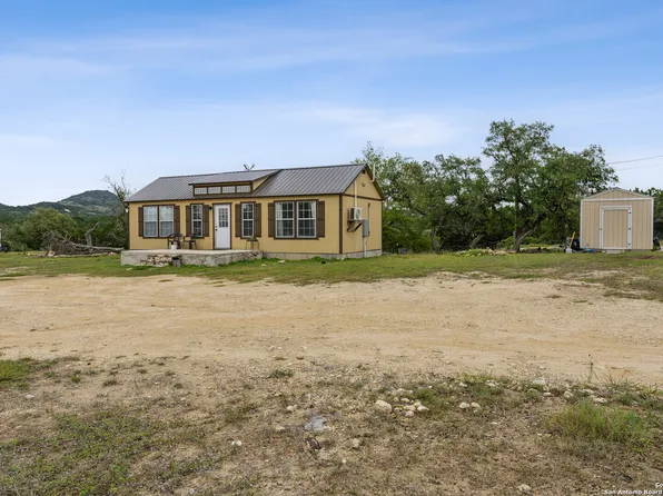 363 MOUNTAIN VIEW TRL, Bandera, TX 78003