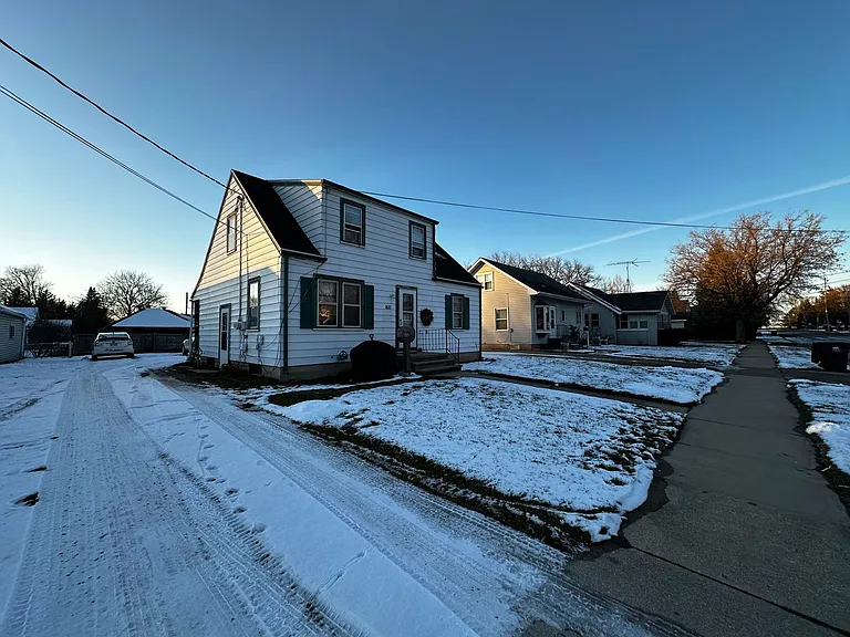 160 Gruenwald Ave — Photo 1