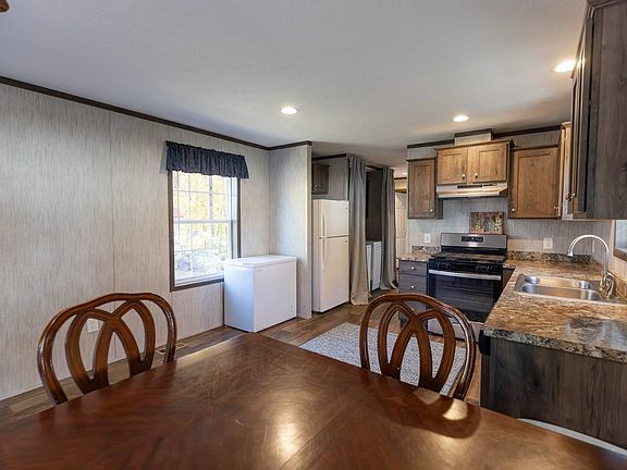 4th image of 5 Titan Lane #5