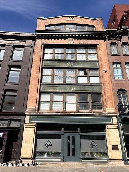 2nd image of 522 Broadway