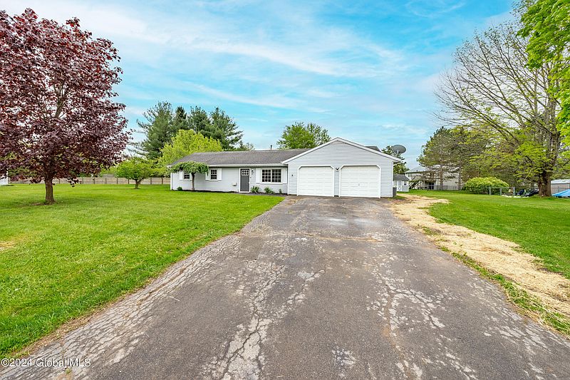 2nd image of 39 Cedarwood Drive