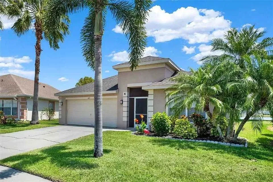 3 bed, 2.0 bath, 1746 sqft, $2,580 — Photo 2