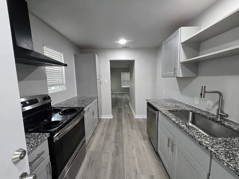 501A Parkdale Ave — Photo 2