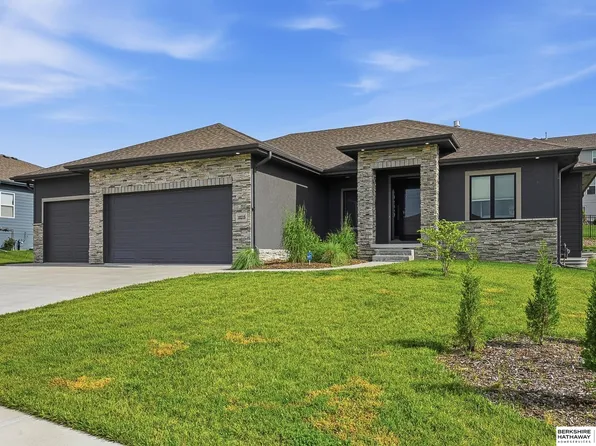 10215 Pintail Dr, Papillion, NE 68046