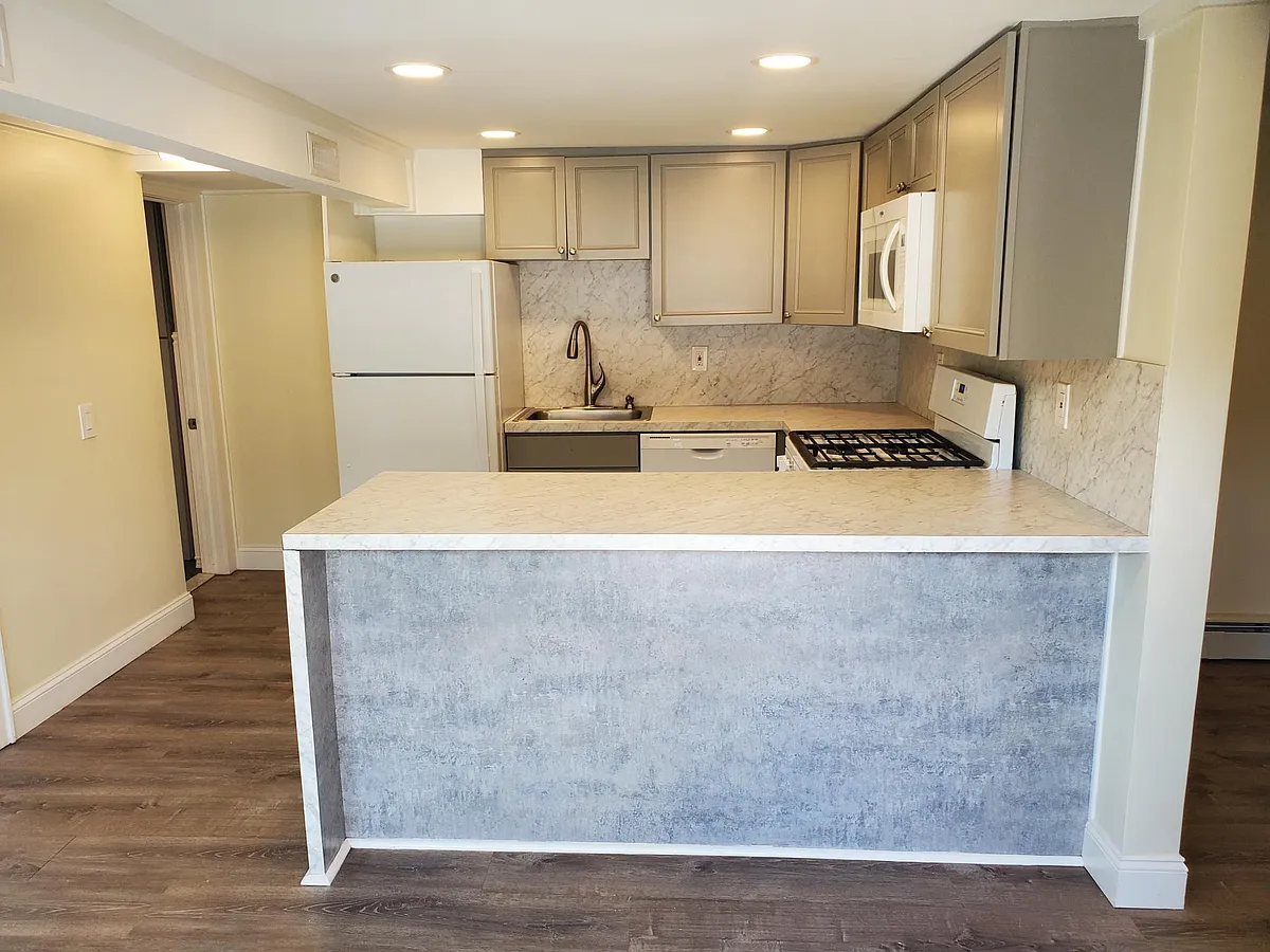 Building Photo - 61 Lafayette Ave #1