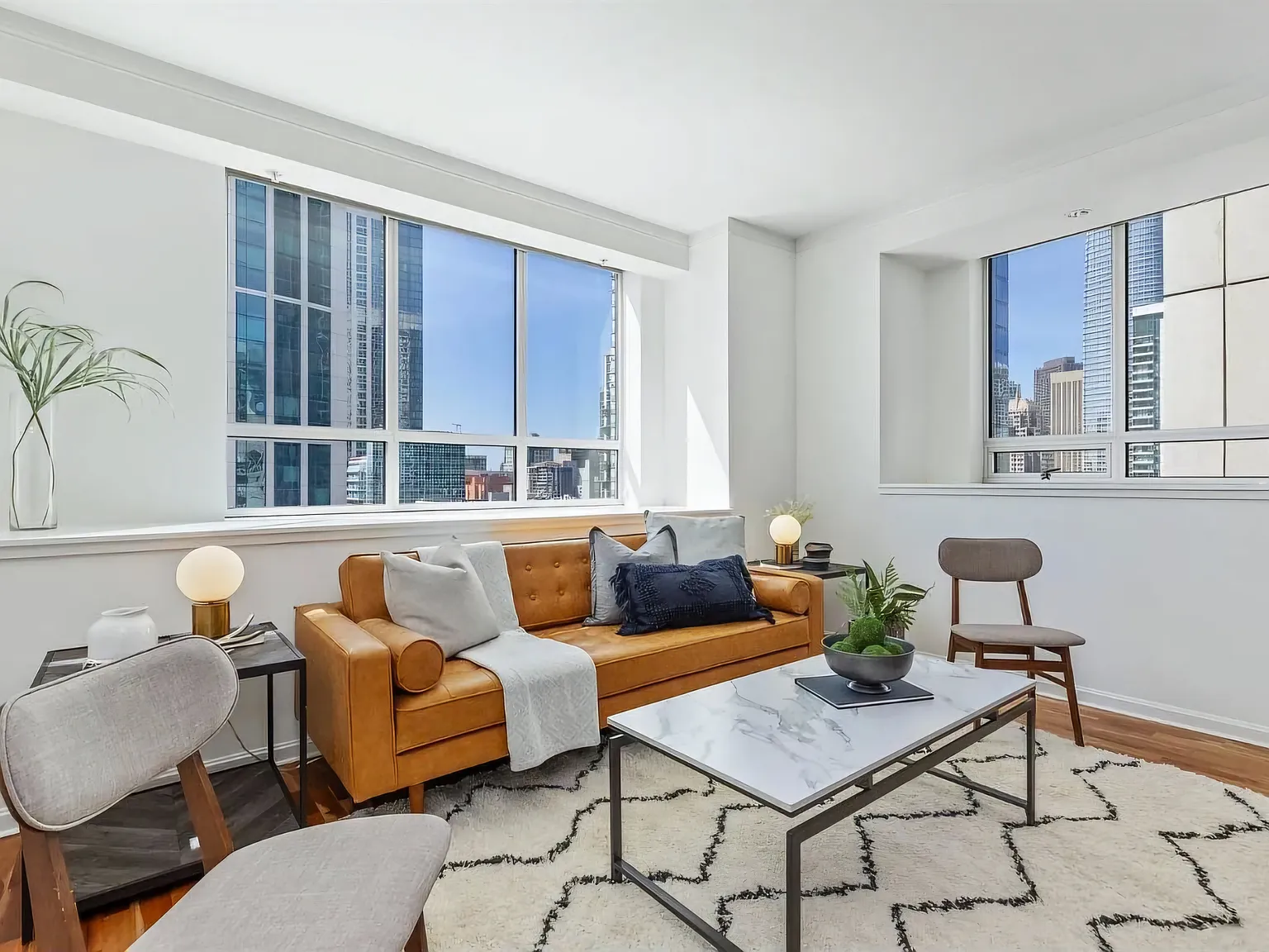 1 bed, 832 sqft, $5,900 — Photo 3