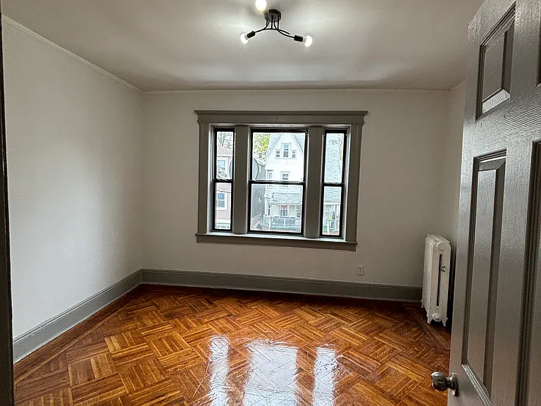 61 N Grove St #5 — Photo 2