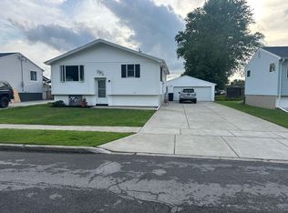 195 Maryknoll Dr, Lackawanna, NY 14218