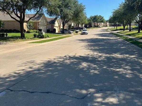 204 Heritage Hill Dr, Lewisville, TX 75067