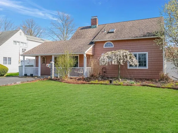 227 Friends Lane, Westbury, NY 11590