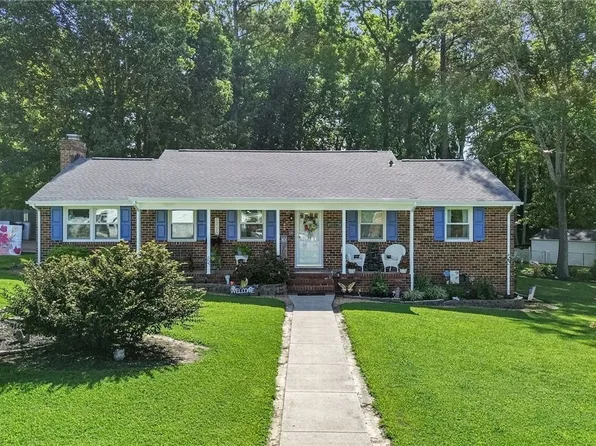 138 Hampton Dr, Colonial Heights, VA 23834