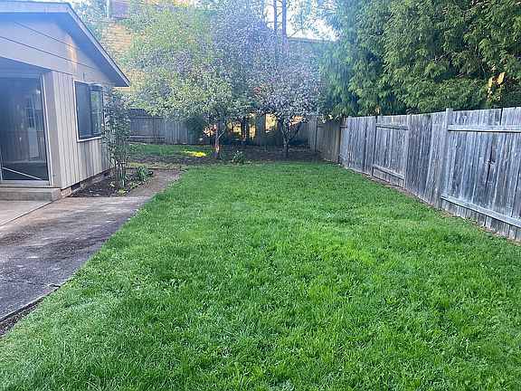 4th image of 305 Rustic Pl