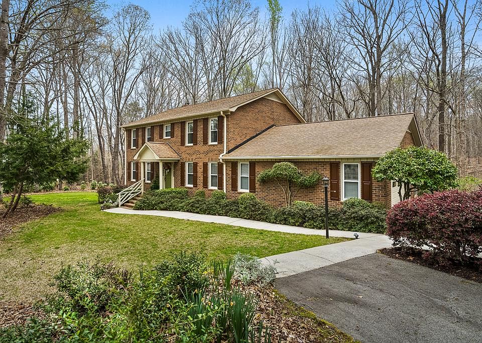 1st image of 105 Barrington Ct