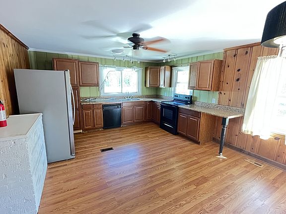 2nd image of 4405 Main St
