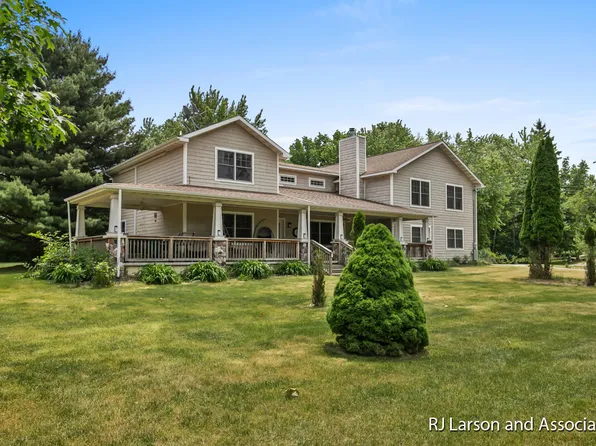 1031 Midway Dr, South Haven, MI 49090