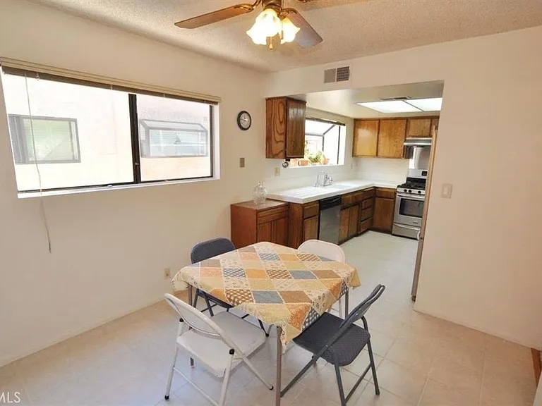 2612 W Grand Ave #C — Photo 10
