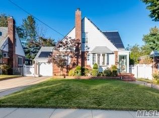 44 Standish Rd, Valley Stream, NY 11580