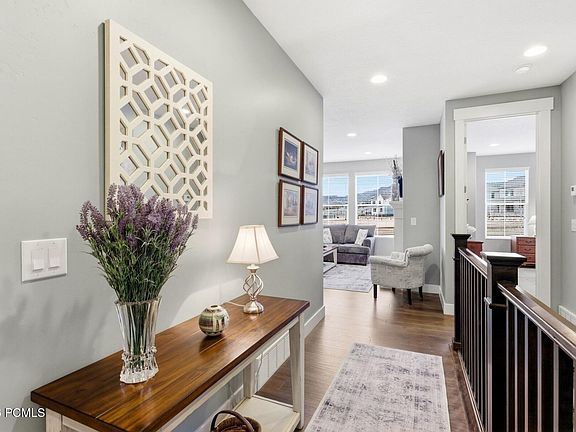 4th image of 2727 E Red Barn Rd