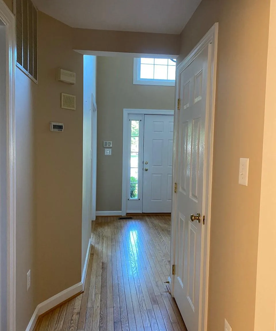 12901 Hedgetop Dr — Photo 2