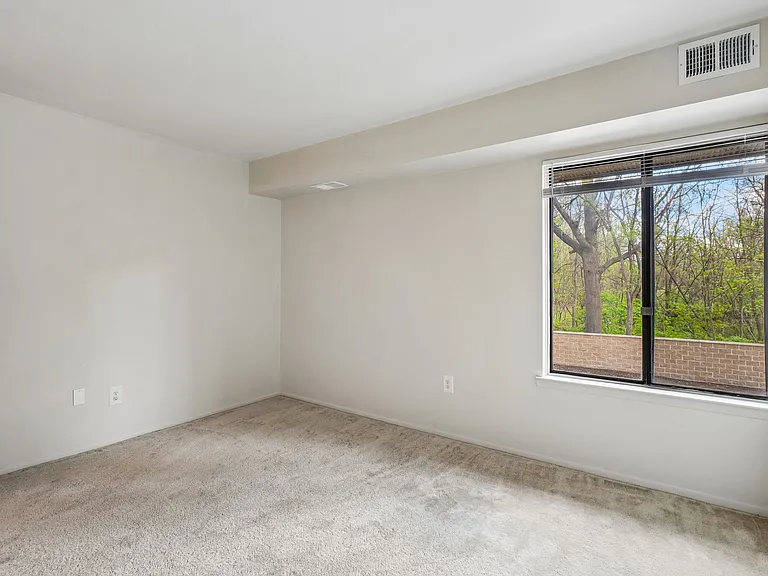 Pointe West Apartments — Photo 55