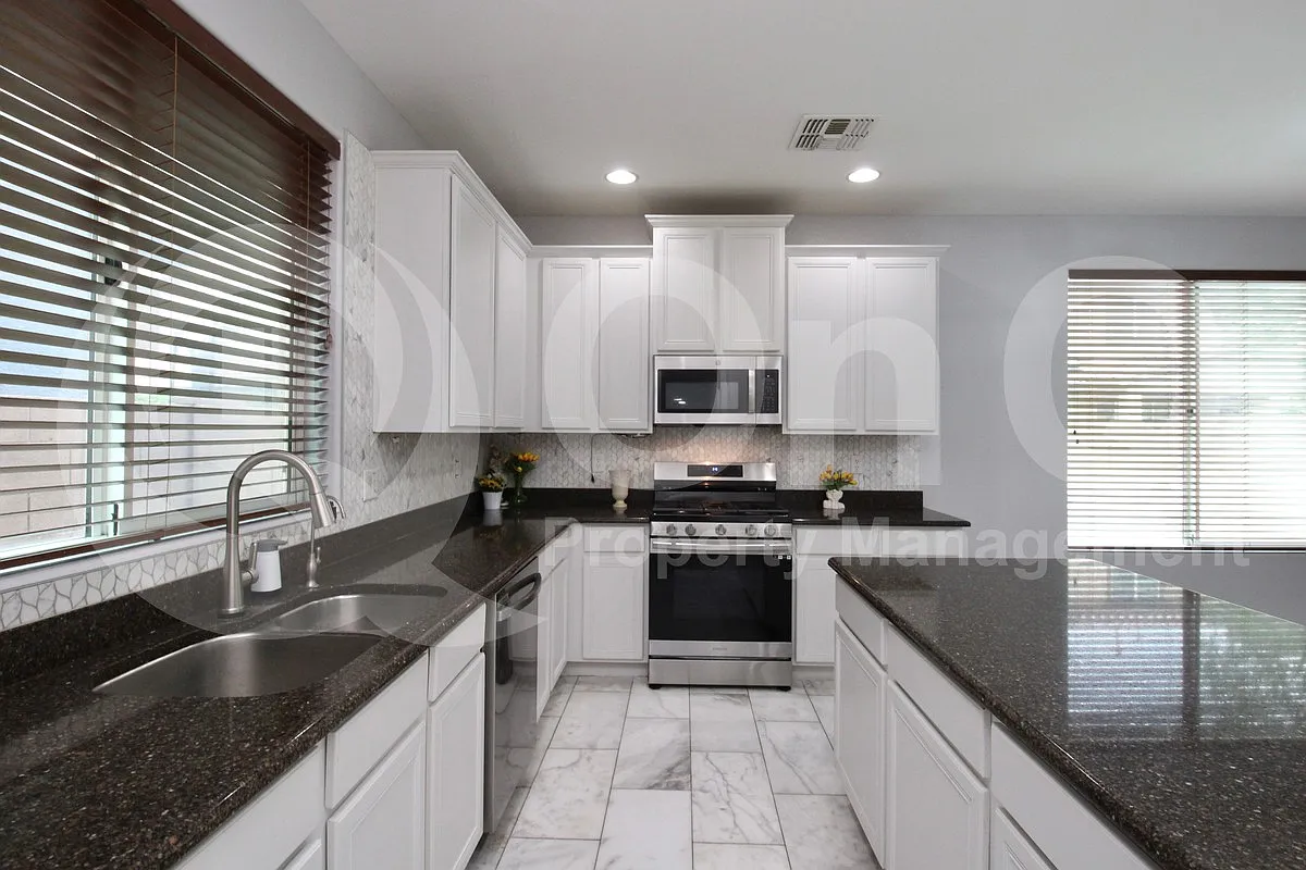 3 bed, 2.5 bath, 2197 sqft, $2,899 — Photo 3
