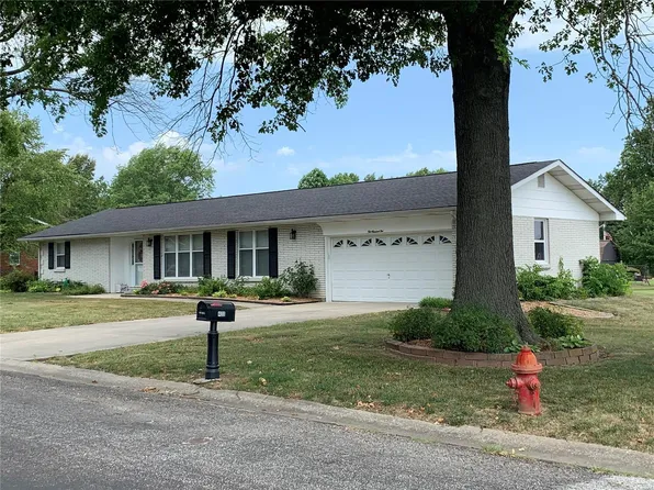 401 Janet Dr, Lebanon, IL 62254