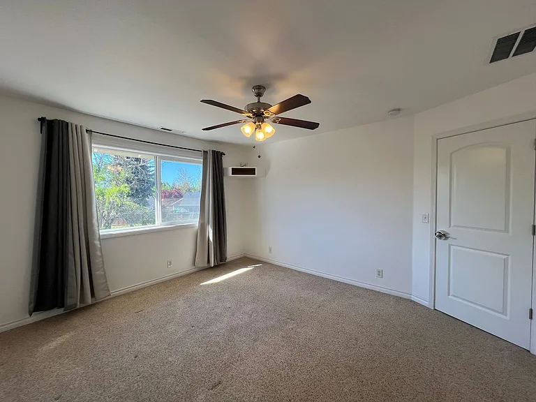 1592 Kingston Way — Photo 17