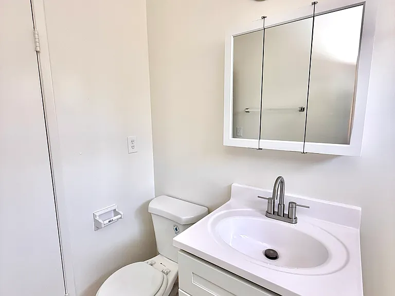 8750 Woodman Ave #21 — Photo 17