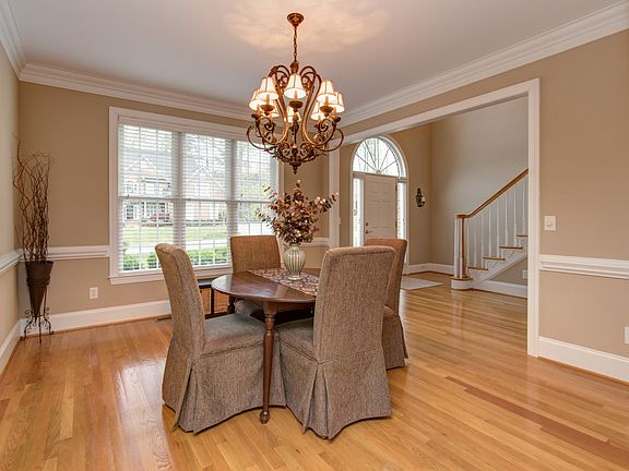 3rd image of 2539 N Beech Ln