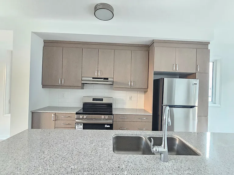 92 Avani Ave — Photo 9