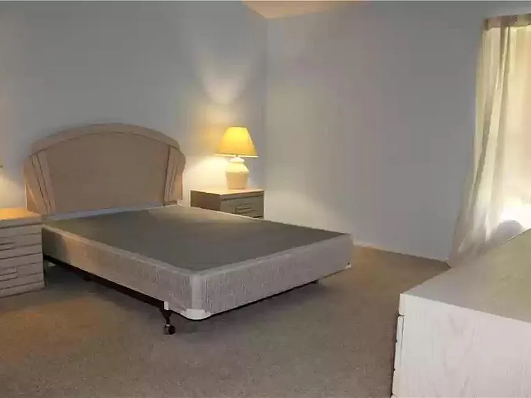 2379 Bentley Dr — Photo 6