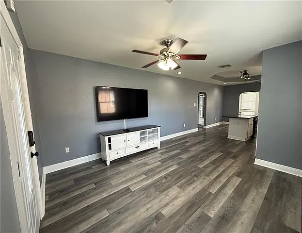 2 bed, 1.0 bath, 1350 sqft, $1,900 — Photo 4