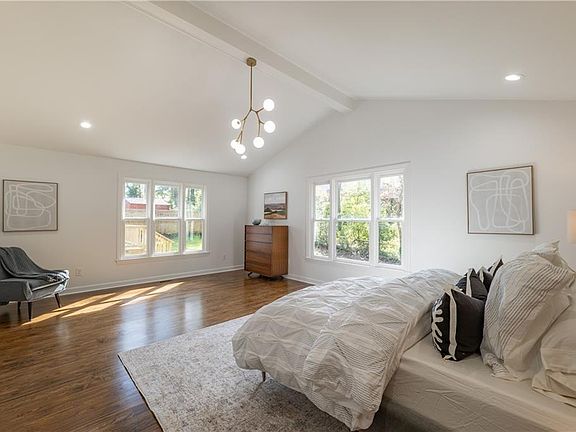 4th image of 2555 McCurdy Way