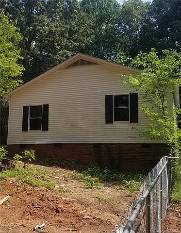 2nd image of 465 Brushwood Dr