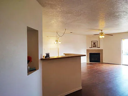 3 bed, 2.0 bath, 1180 sqft, $1,725 — Photo 3