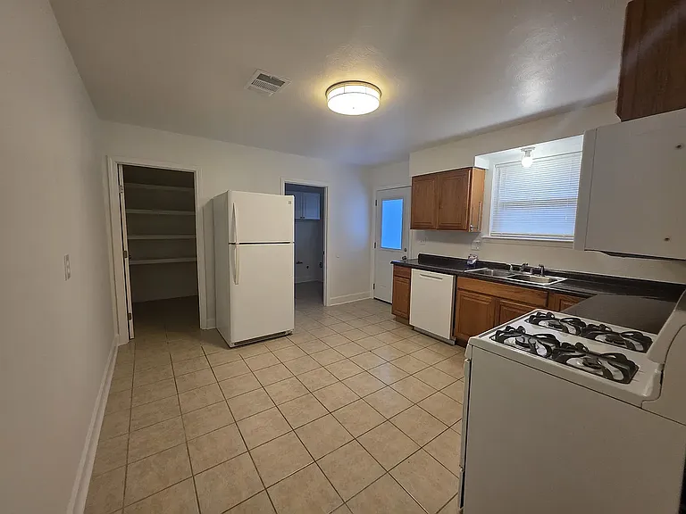517 Gassen St #1 — Photo 2