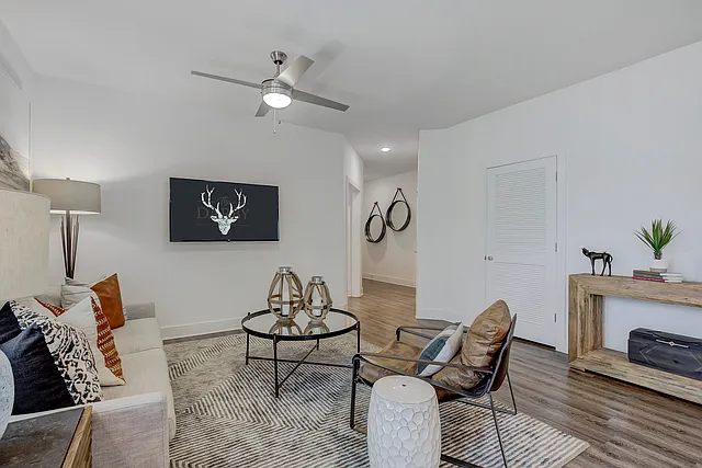 The Darby Apartments — Photo 21